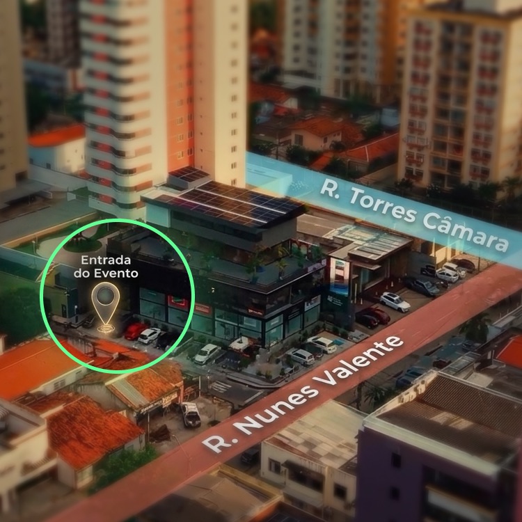Vista aérea do Piazza Aldeota entre a Rua Nunes Valente e a Rua Torres Câmara, com a entrada do evento marcada no lado esquerdo do prédio